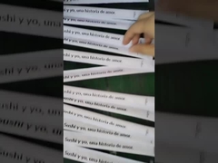 Palillos de bambú desechables envueltos individualmente, ideales para platos asiáticos y sushi japonés